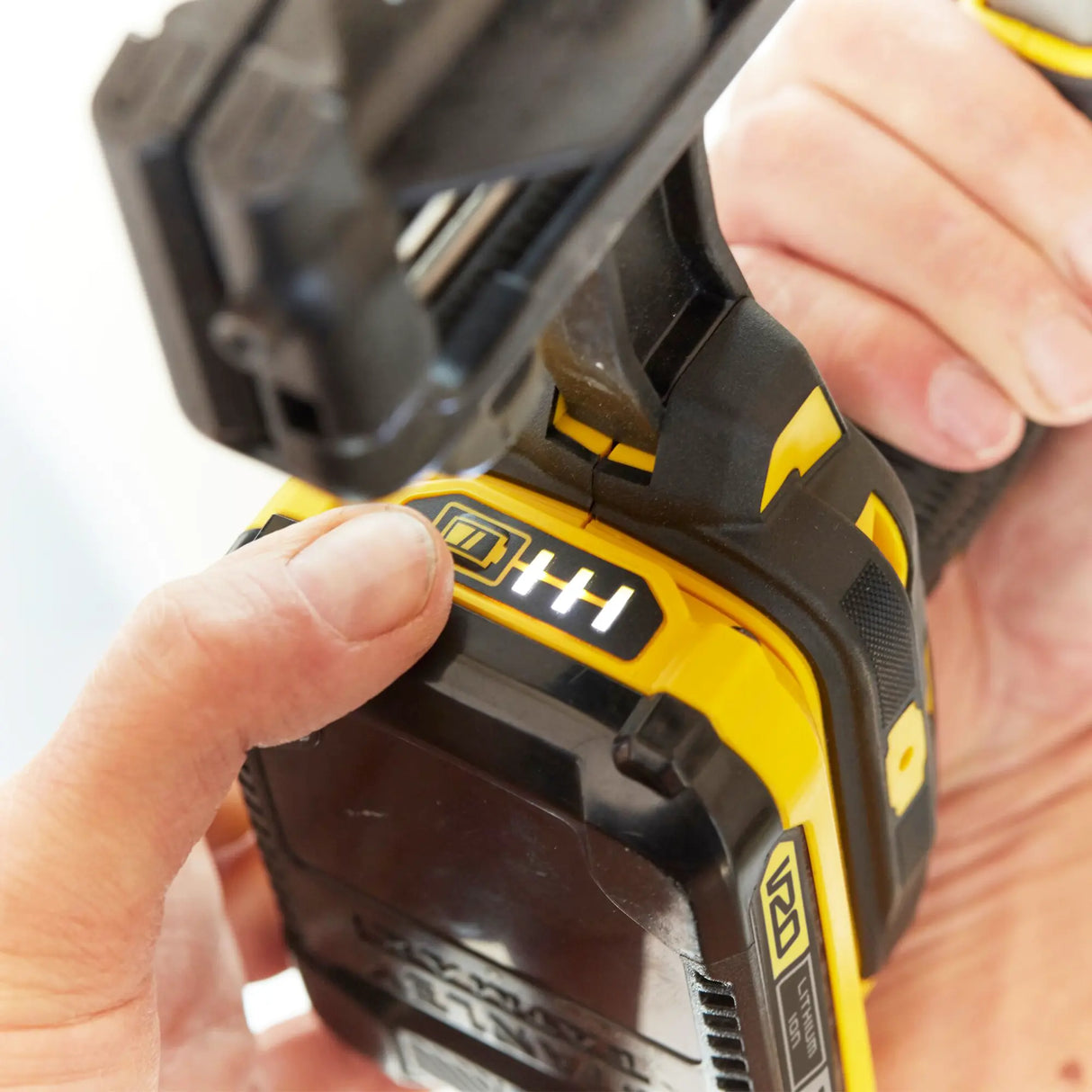 Chiodatrice Stanley SFMCN616D2K-QW 18V 2Ah