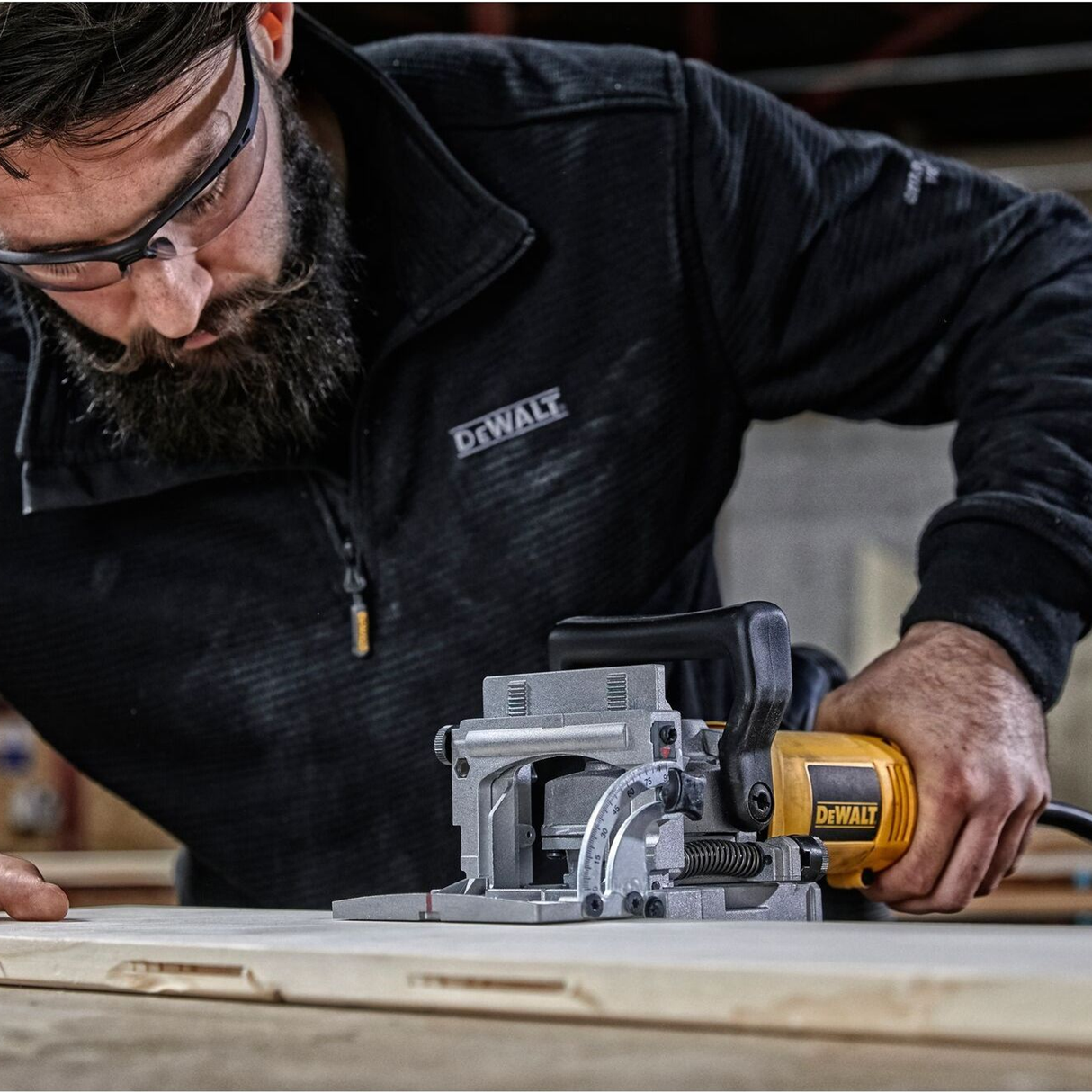 DW682K-QS - Fresatrice Dewalt DW682K-QS 600W - Immagine 2
